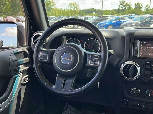 Used 2017 Jeep Wrangler Unlimited Sahara AWD/4WD image 13