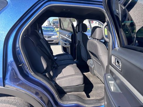 Used 2017 Ford Explorer XLT AWD/4WD image 30