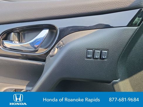 Used 2022 Nissan Rogue Sport SL w/ Premium Package AWD/4WD image 30