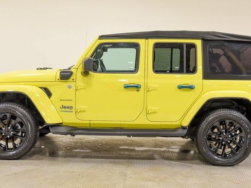 Used 2022 Jeep Wrangler Unlimited Sahara w/ Safety Group AWD/4WD image 6