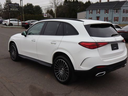 Used 2024 Mercedes-Benz GLC 300 4MATIC w/ AMG Line image 7