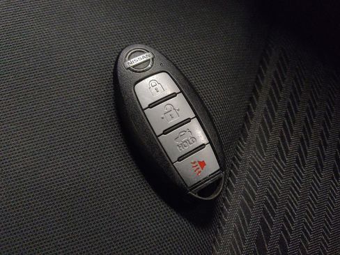 Used 2021 Nissan Versa SV FWD image 32