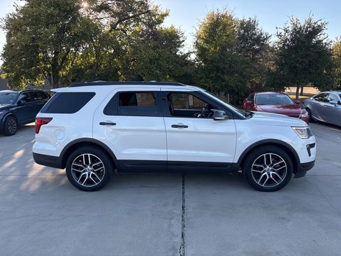 Used 2018 Ford Explorer Sport w/ Equipment Group 401A image 4