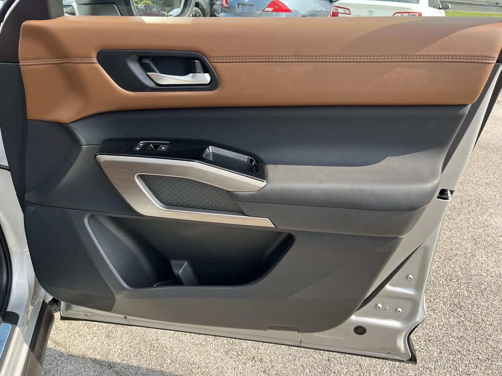 Used 2025 Nissan Pathfinder Platinum w/ Cargo Package FWD image 26