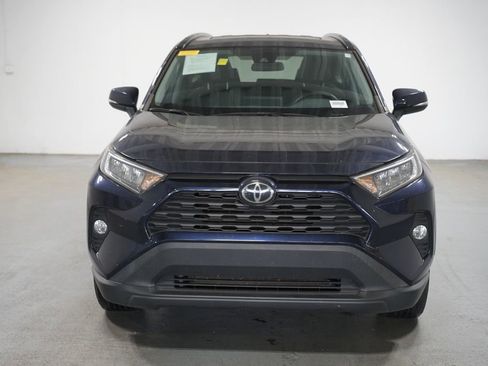 Used 2021 Toyota RAV4 XLE w/ Convenience Package FWD image 2