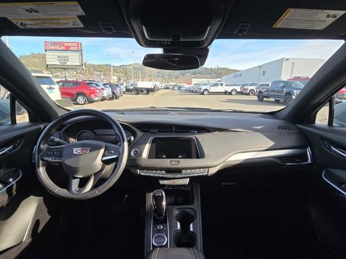 Used 2023 Cadillac XT4 Premium Luxury image 15