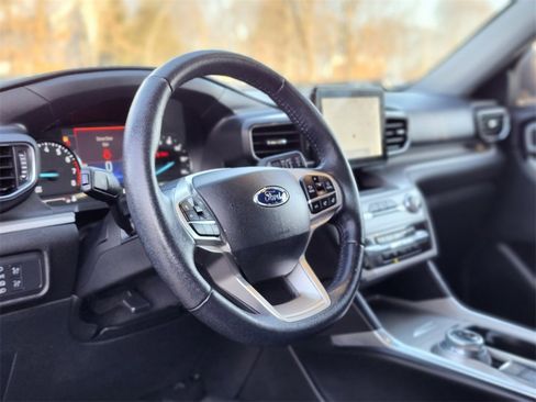 Certified 2022 Ford Explorer XLT w/ Equipment Group 202A image 20