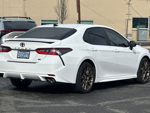 Used 2023 Toyota Camry SE image 4