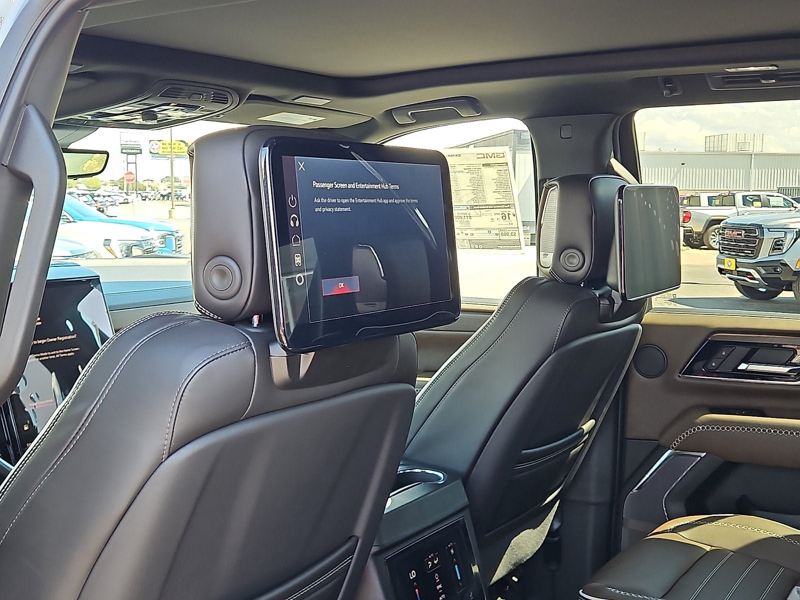New 2026 GMC Yukon Denali Ultimate AWD/4WD image 10