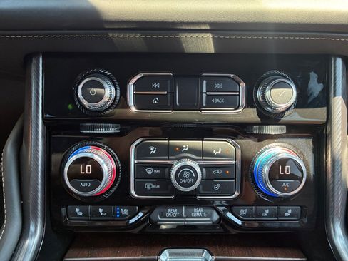 Used 2024 GMC Yukon XL Denali Ultimate AWD/4WD image 17