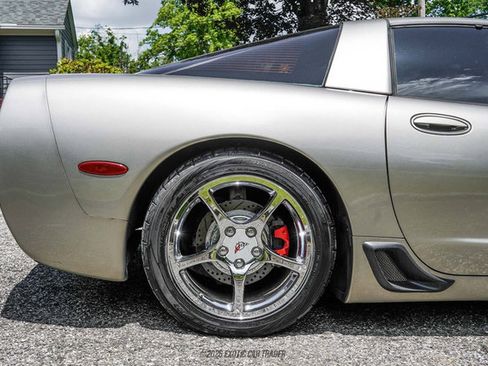 Used 2000 Chevrolet Corvette Coupe w/ Roof Pkg RWD image 10