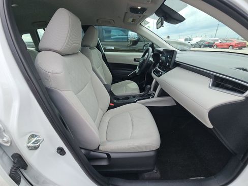 Used 2022 Toyota Corolla Cross L image 15