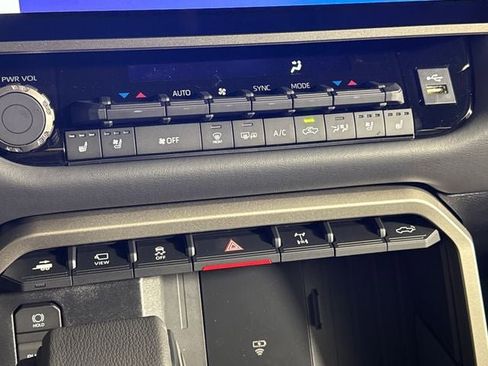 New 2026 Toyota Tundra Platinum AWD/4WD image 32