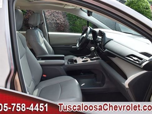 Used 2023 Toyota Sienna XLE FWD image 27