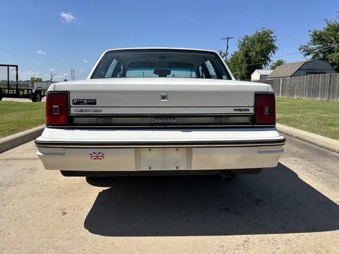 Used 1987 Oldsmobile Cutlass Ciera Sedan FWD image 12