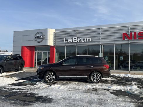 Used 2019 Nissan Pathfinder Platinum image 2