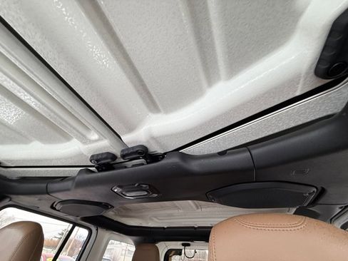 Used 2021 Jeep Wrangler Unlimited Sahara image 28