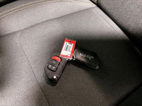 Used 2024 Jeep Wrangler Unlimited AWD/4WD image 29