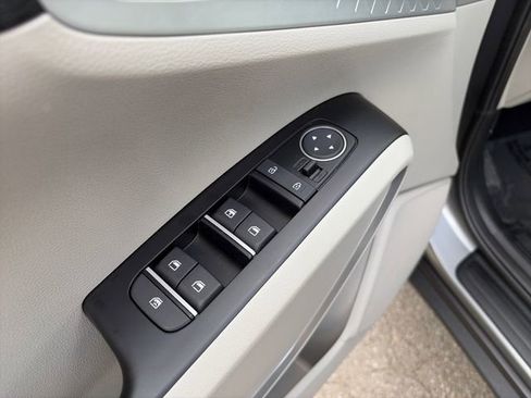 Used 2025 Kia Soul LX FWD image 11