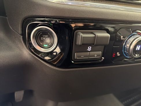 Used 2025 GMC Sierra 1500 Elevation image 38