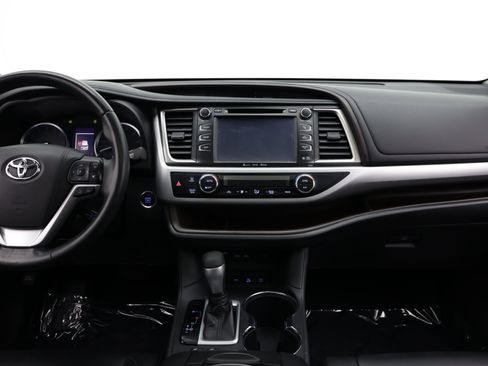Used 2019 Toyota Highlander XLE AWD/4WD image 36