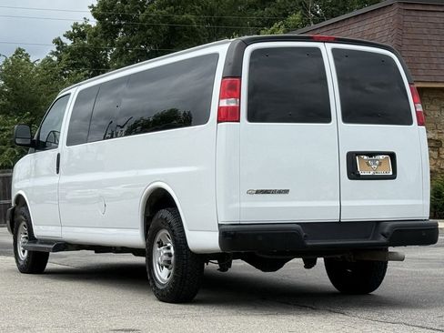 Used 2022 Chevrolet Express 3500 LS image 3