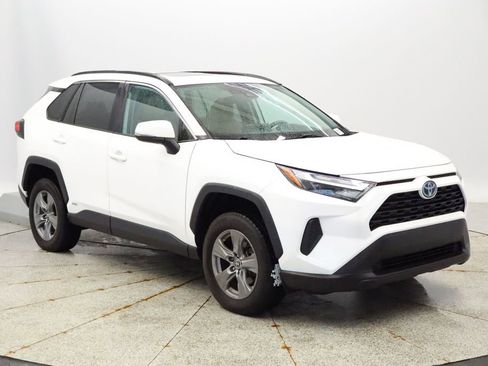 Used 2022 Toyota RAV4 XLE w/ Convenience Package AWD/4WD image 10