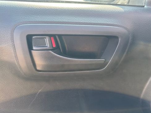 Used 2018 Toyota Tacoma SR RWD image 9