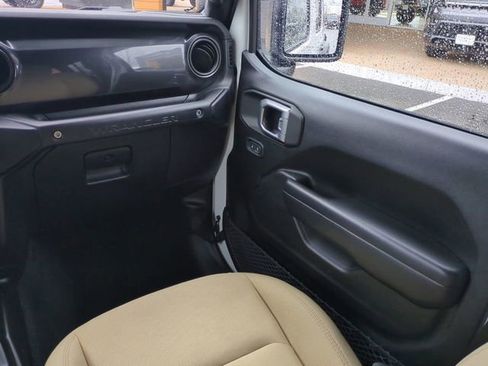 Used 2020 Jeep Wrangler Unlimited Sport image 16