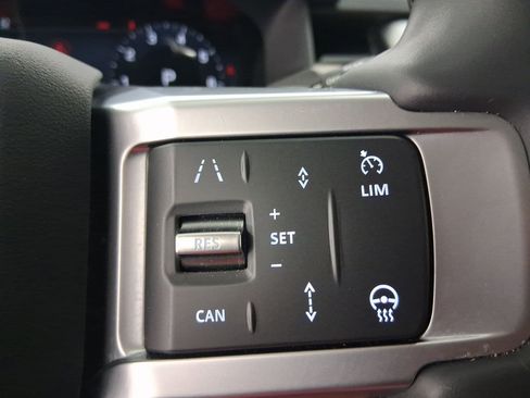 New 2025 Land Rover Discovery S image 22