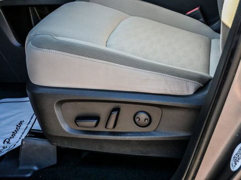 Used 2022 Nissan Pathfinder SV FWD image 30