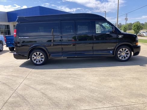 New 2026 Chevrolet Express 2500 Extended w/ Driver Convenience Package RWD image 4