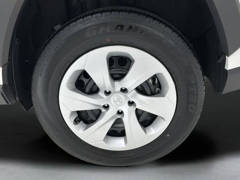 Used 2025 Toyota RAV4 LE AWD/4WD image 8