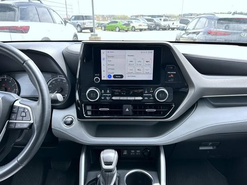 Used 2023 Toyota Highlander LE image 13
