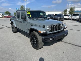 Used 2025 Jeep Gladiator Overland AWD/4WD video 1