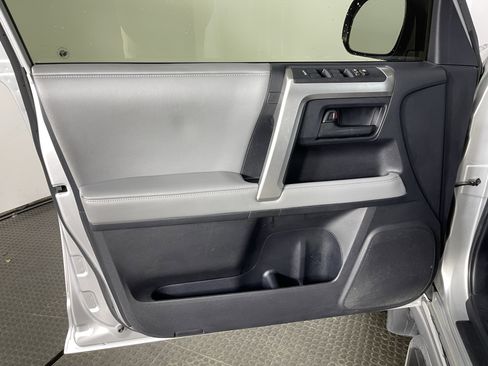 Used 2013 Toyota 4Runner SR5 image 10