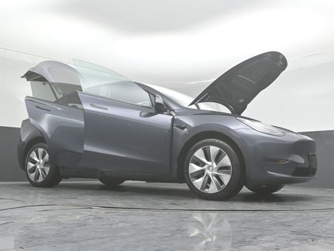 Used 2023 Tesla Model Y Long Range image 49