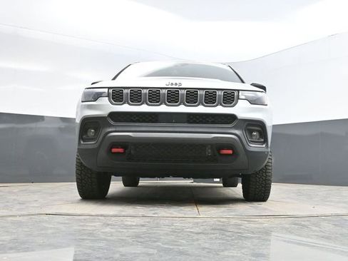 Used 2025 Jeep Compass Trailhawk AWD/4WD image 44