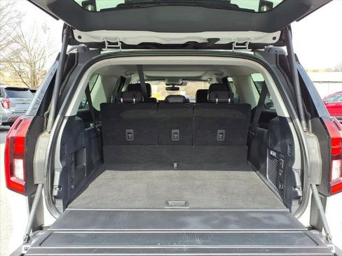 Certified 2025 Ford Expedition Max Platinum image 5