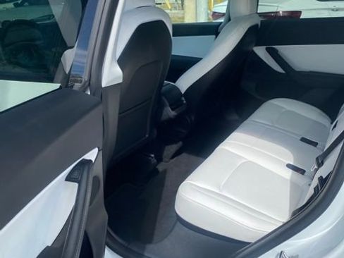 Used 2022 Tesla Model Y Performance AWD/4WD image 8