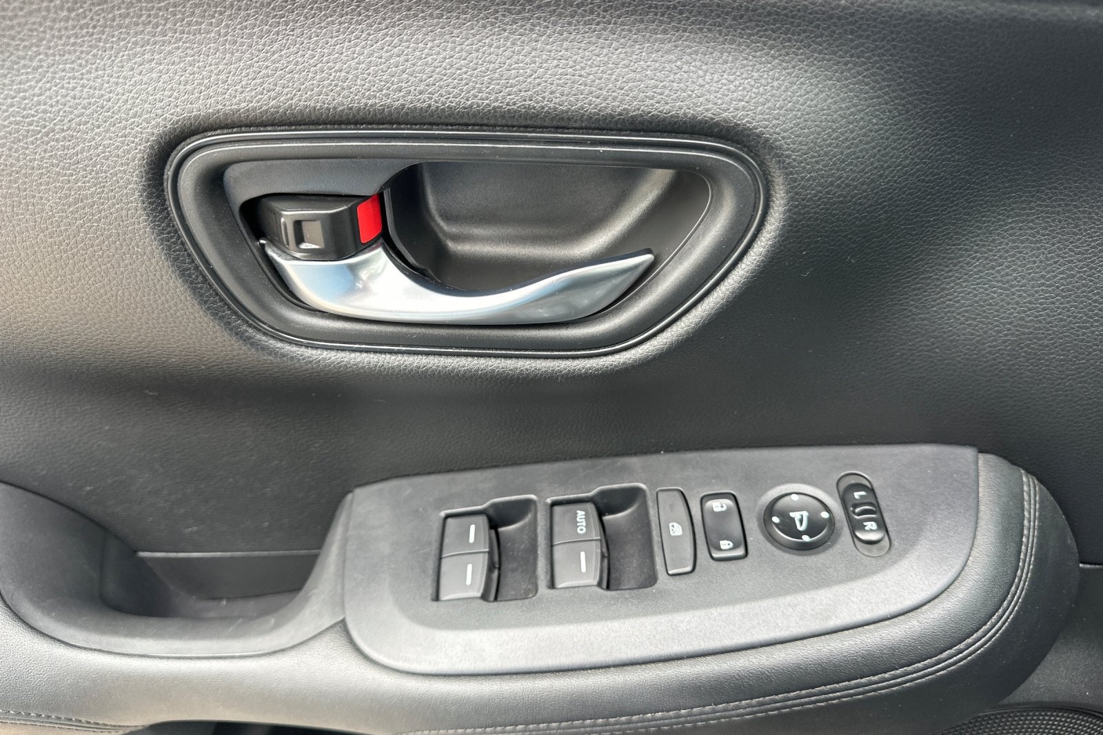 Used 2024 Honda HR-V LX image 11