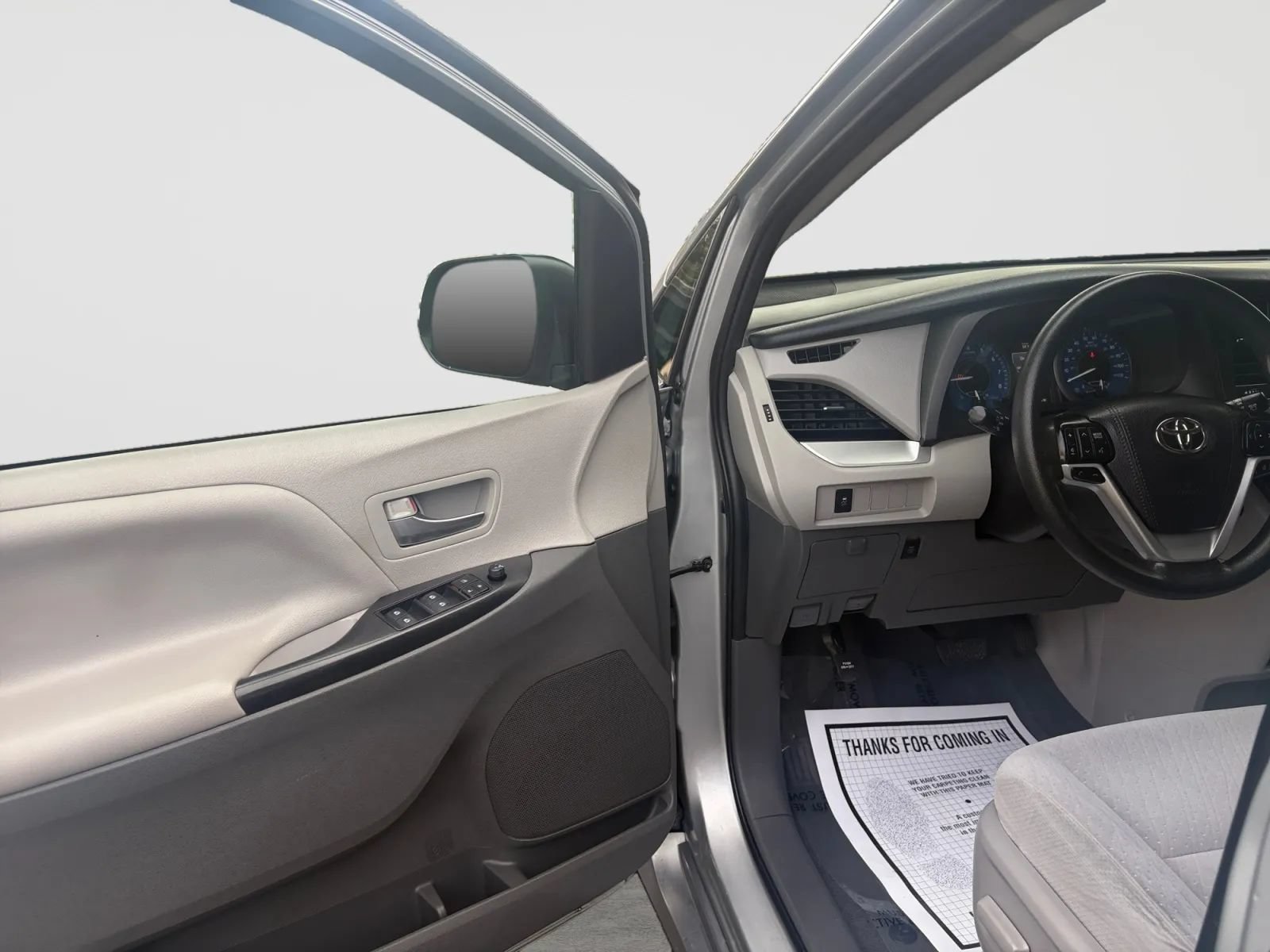 Used 2020 Toyota Sienna LE FWD image 11