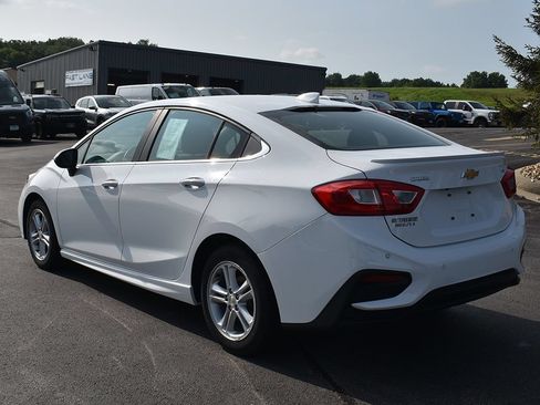 Used 2016 Chevrolet Cruze LT w/ Convenience Package FWD image 2
