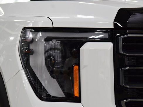 Used 2024 GMC Sierra 2500 AT4 w/ AT4 Premium Plus Package image 10