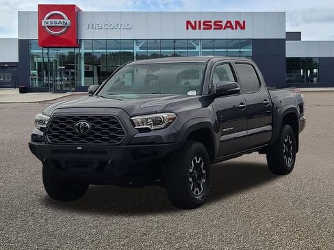 Used 2022 Toyota Tacoma TRD Off-Road AWD/4WD image 3