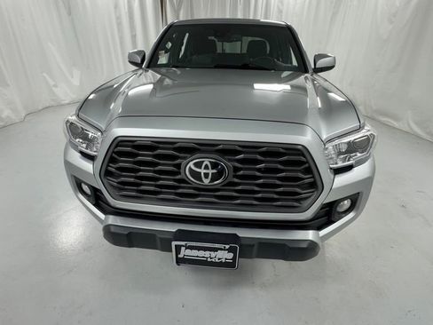 Used 2022 Toyota Tacoma TRD Off-Road AWD/4WD image 8