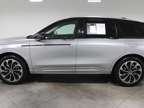 Used 2024 Lincoln Nautilus Reserve image 6