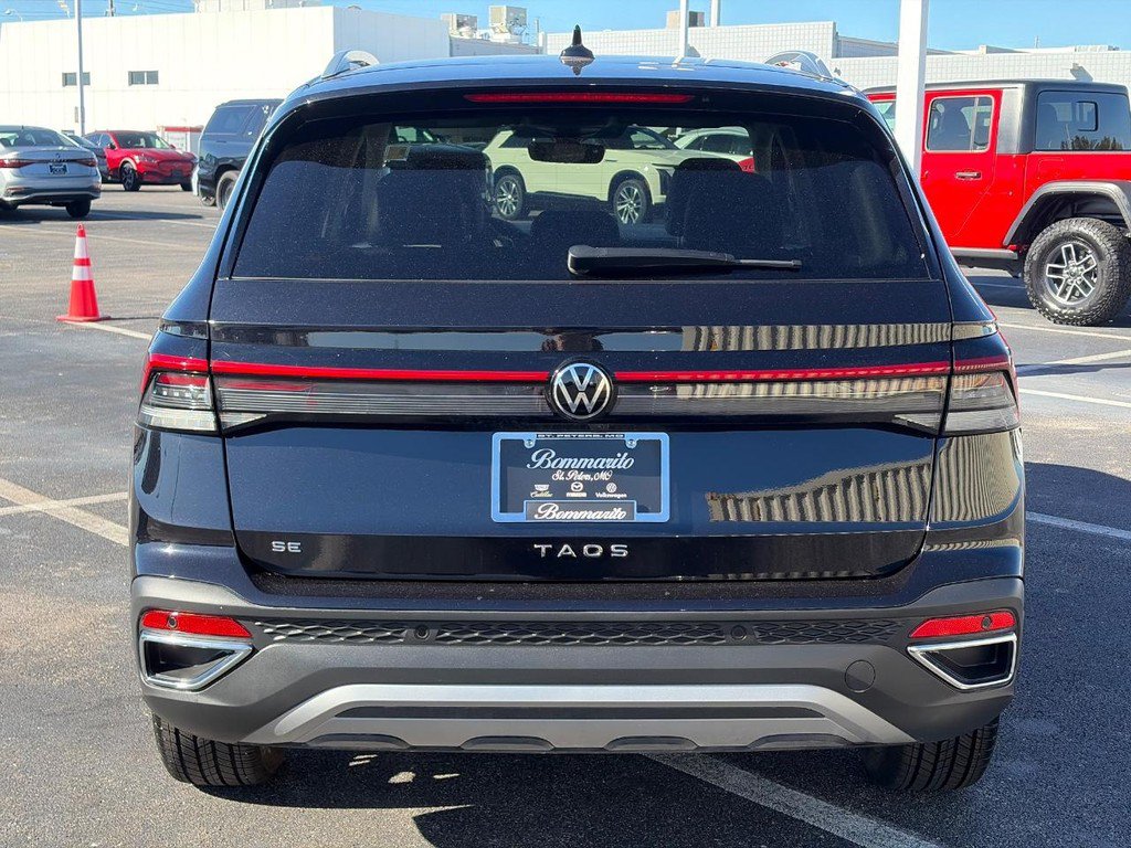 Used 2026 Volkswagen Taos SE FWD image 4