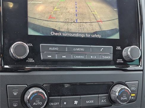 Used 2023 Nissan Titan SV w/ SV Convenience Package image 15