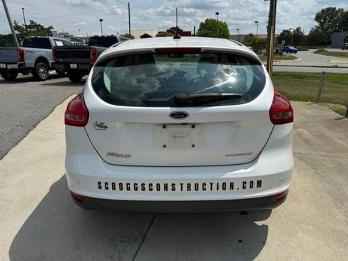 Used 2016 Ford Focus Titanium FWD image 9